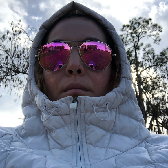 Meet your Posher, Nicole - Picture 1 of 1